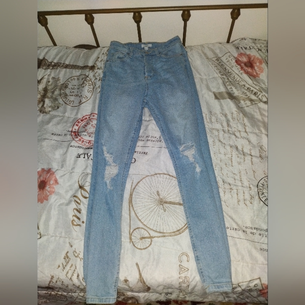 Forever 21 Distressed Skinny Jeans